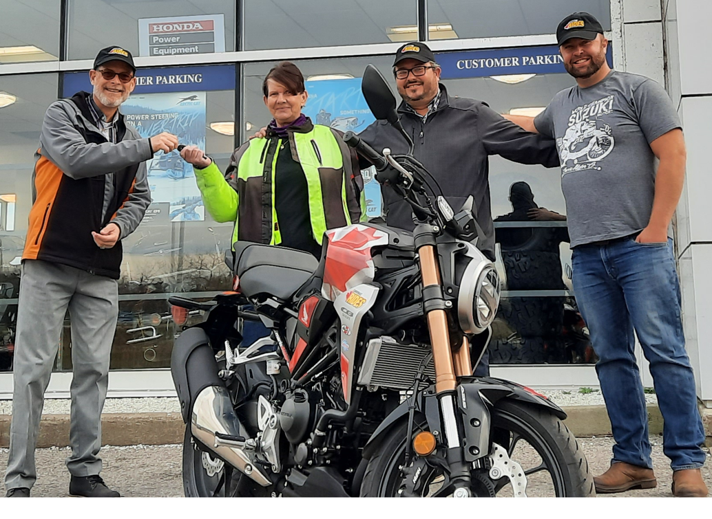 TKWS Janice Morris White, gagnante de Cannonball Rides 2021 Honda Motorcycle Draw